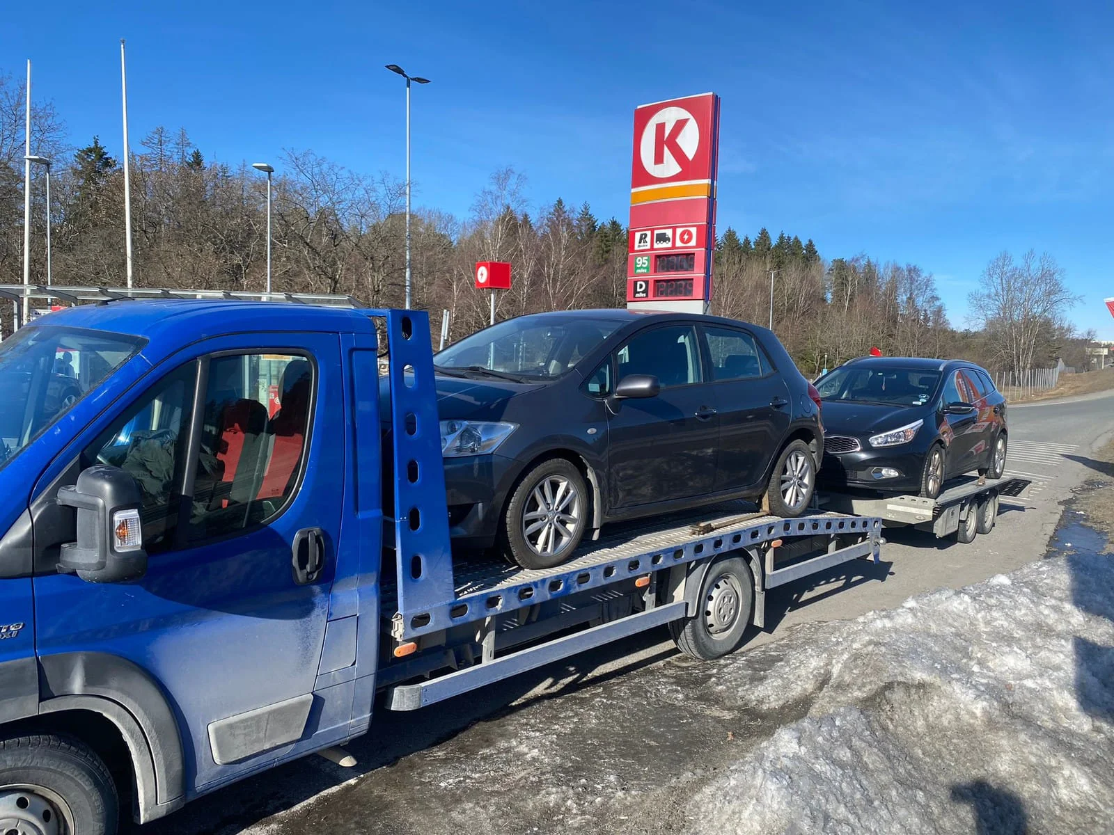 Skrotpræmie og gratis afhentning i hele DK – Vi henter din bil gratis og tilbyder dig op til 100.000 kr. for din skrot – Eller brugte bil.